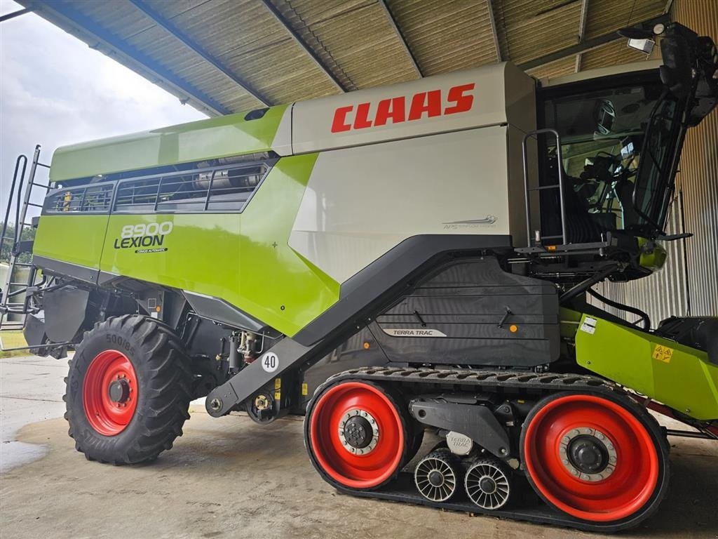 Mähdrescher of the type CLAAS Lexion 8900TT INCL. Convio 1380 sejlskærebord og 4 hjulsvogn. GPS klar. Cemos Auto Cruise Pilot. Ring til Ulrik på 40255544. Jeg snakker Jysk., Gebrauchtmaschine in Kolding (Picture 4)