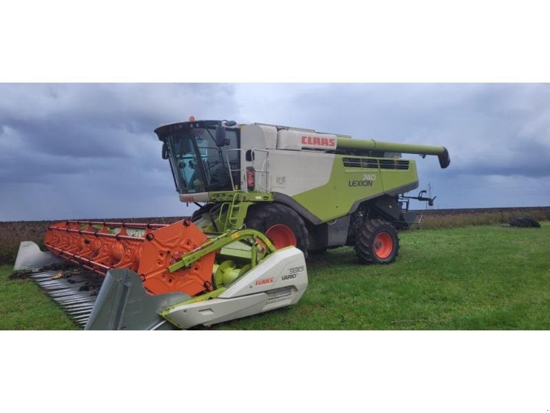 Mähdrescher des Typs CLAAS LEXION740, Gebrauchtmaschine in BRAY en Val (Bild 1)