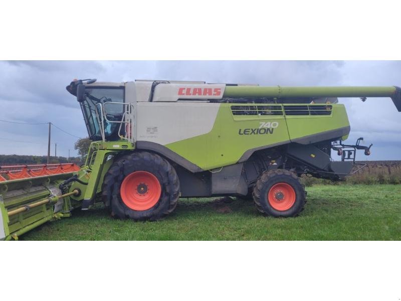 Mähdrescher van het type CLAAS LEXION740, Gebrauchtmaschine in BRAY en Val (Foto 3)