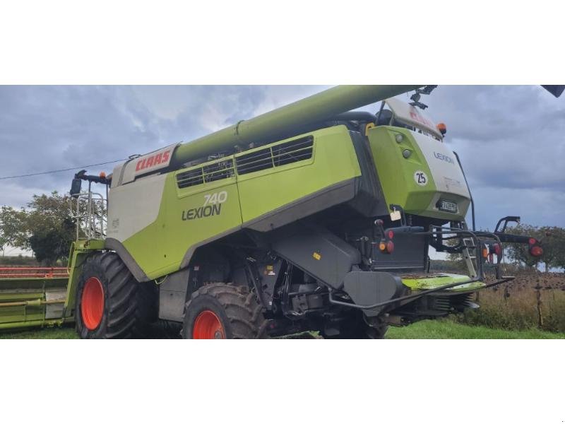 Mähdrescher van het type CLAAS LEXION740, Gebrauchtmaschine in BRAY en Val (Foto 2)