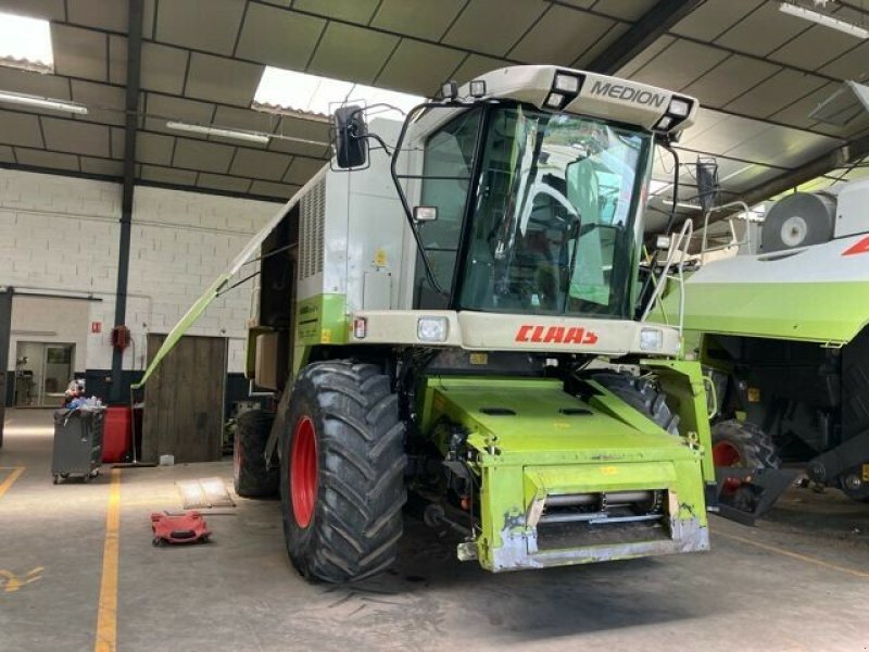 Mähdrescher des Typs CLAAS MEDION 310 INTENSIV, Gebrauchtmaschine in Feurs (Bild 1)