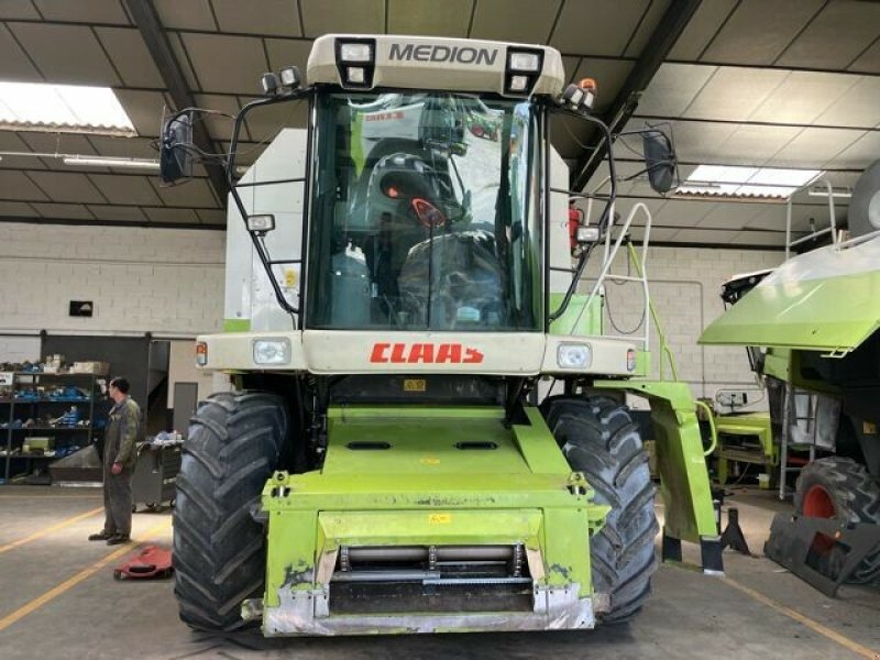 Mähdrescher des Typs CLAAS MEDION 310 INTENSIV, Gebrauchtmaschine in Feurs (Bild 2)