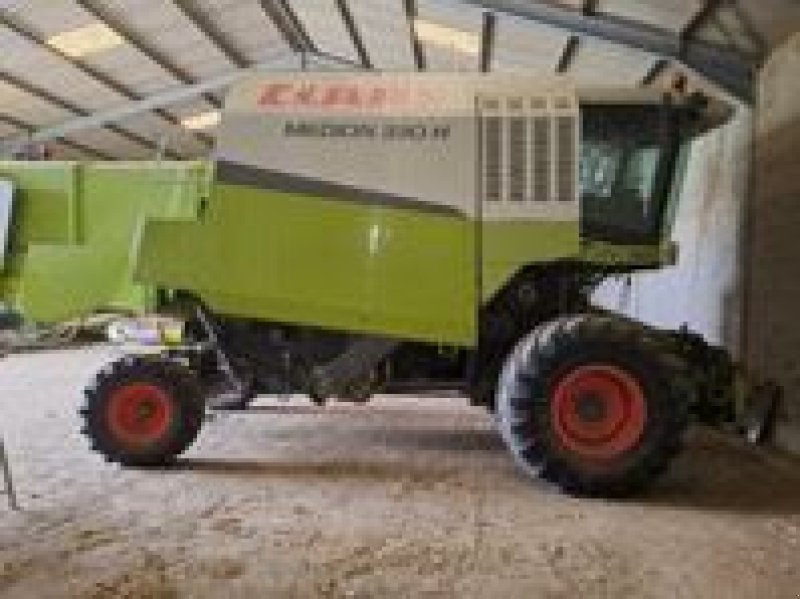 Mähdrescher des Typs CLAAS MEDION 330 H, Gebrauchtmaschine in Aubiet (Bild 1)