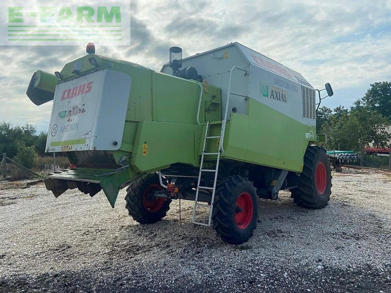 Mähdrescher van het type CLAAS medion 330, Gebrauchtmaschine in SZEGED (Foto 8)