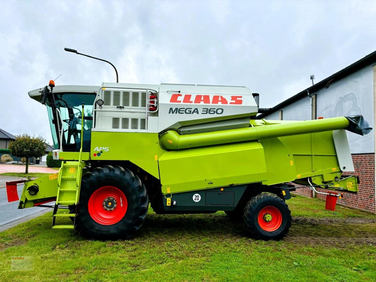 Mähdrescher of the type CLAAS MEGA 360 Allrad, SW C 660 AC, SW-Wagen, Gebrauchtmaschine in Molbergen (Picture 2)