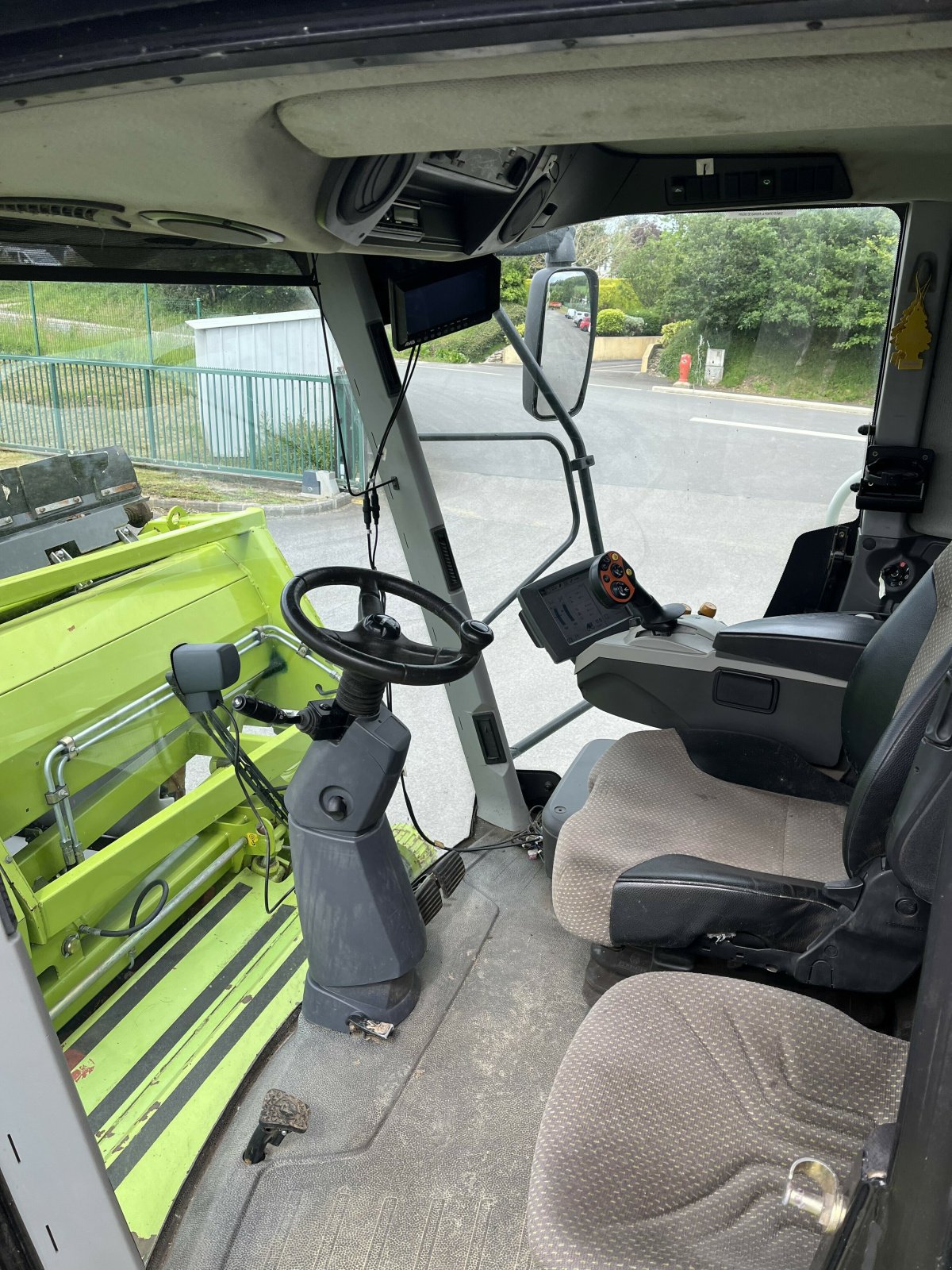 Mähdrescher of the type CLAAS MOISS BATT LEXION 650 2738 H B, Gebrauchtmaschine in PONTIVY (Picture 4)