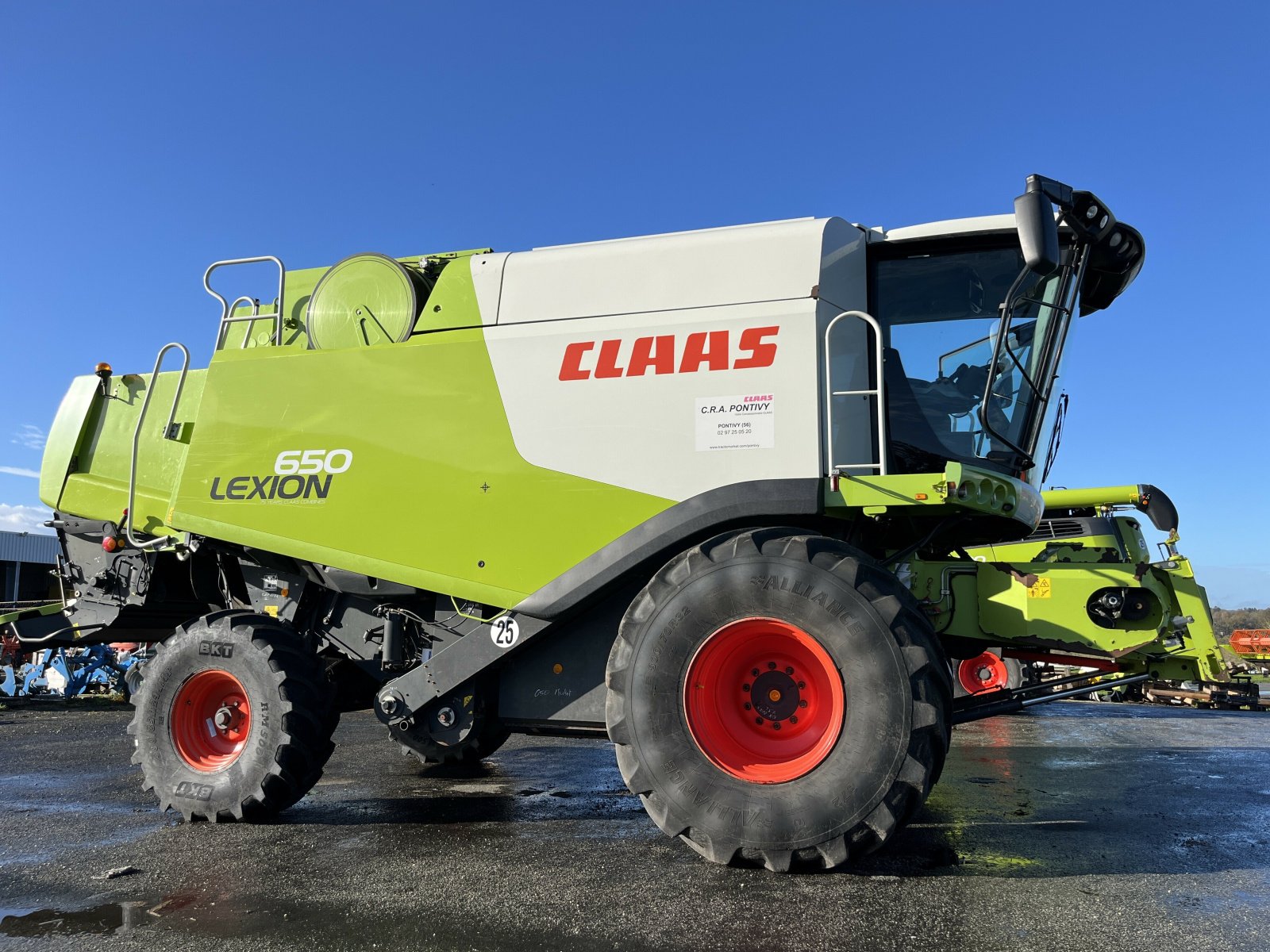 Mähdrescher tipa CLAAS MOISS BATT LEXION 650 2738 H B, Gebrauchtmaschine u PONTIVY (Slika 1)