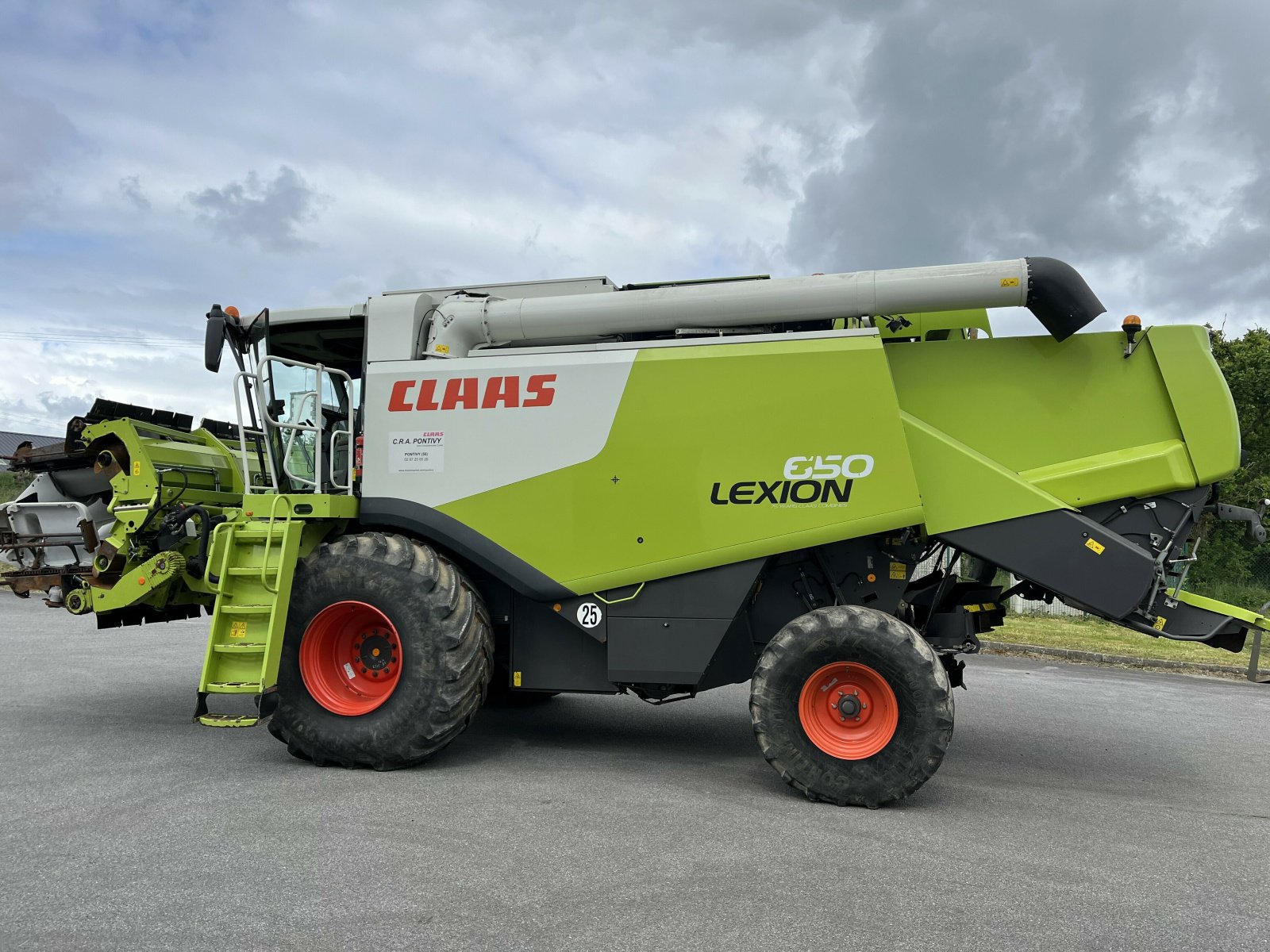 Mähdrescher Türe ait CLAAS MOISS BATT LEXION 650 2738 H B, Gebrauchtmaschine içinde PONTIVY (resim 3)