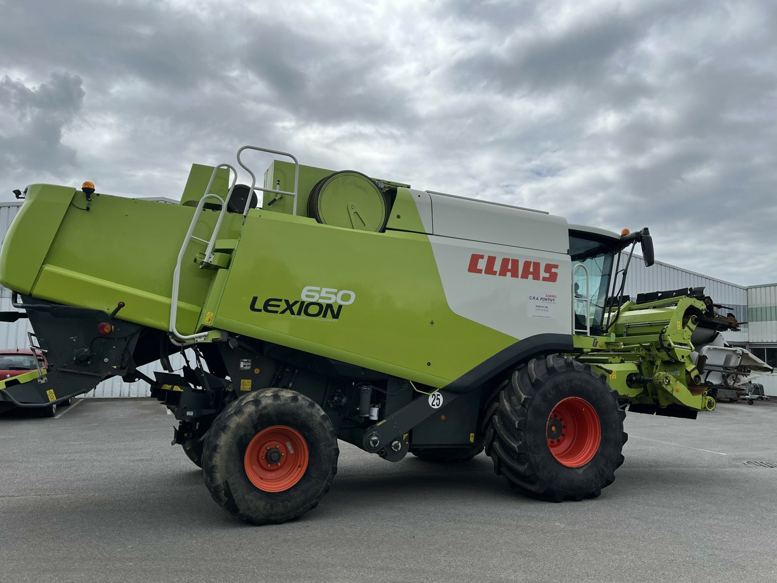 Mähdrescher Türe ait CLAAS MOISS BATT LEXION 650 2738 H B, Gebrauchtmaschine içinde PONTIVY (resim 1)