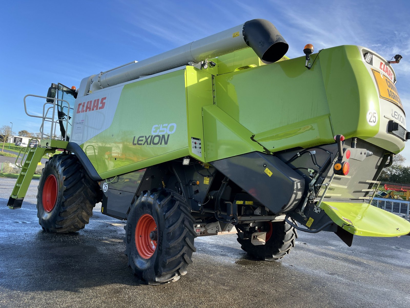 Mähdrescher tipa CLAAS MOISS BATT LEXION 650 2738 H B, Gebrauchtmaschine u PONTIVY (Slika 4)