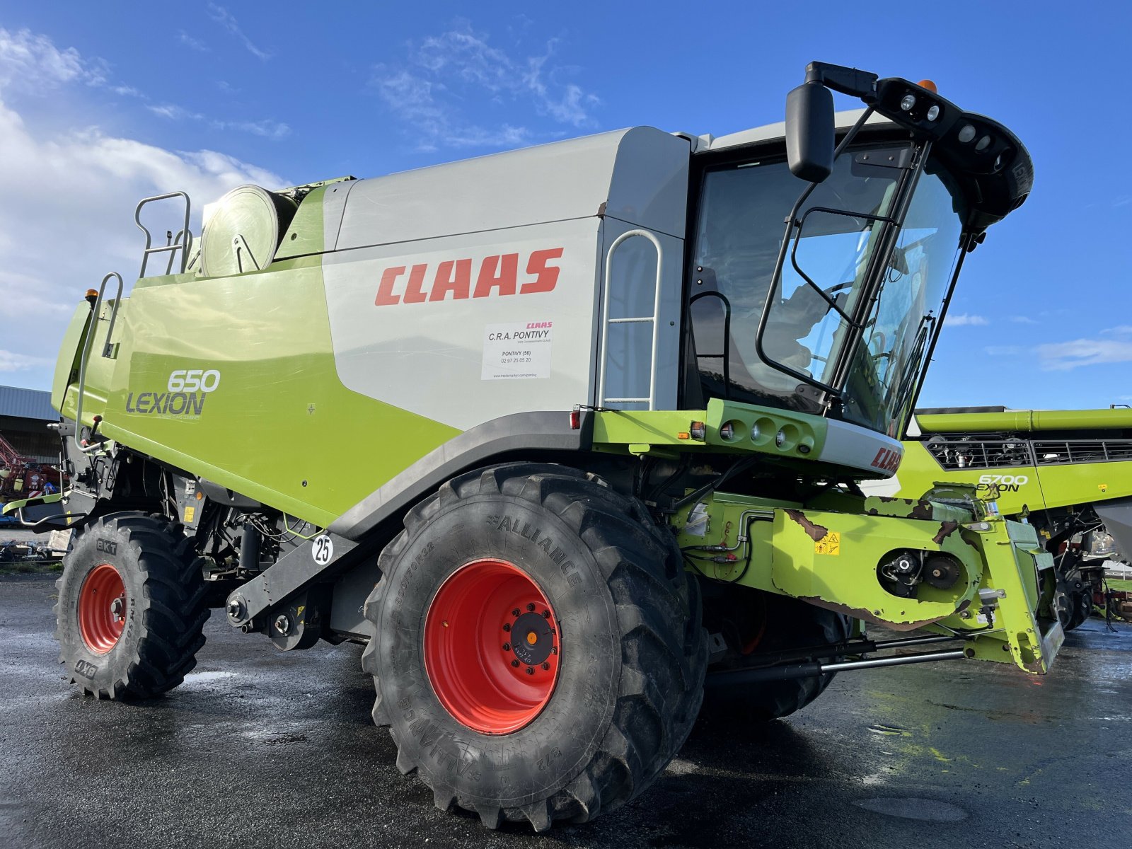 Mähdrescher tipa CLAAS MOISS BATT LEXION 650 2738 H B, Gebrauchtmaschine u PONTIVY (Slika 2)