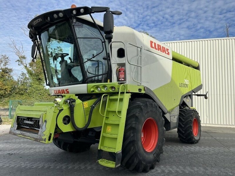 Mähdrescher typu CLAAS MOISS BATT LEXION 750, Gebrauchtmaschine v Charnay-lès-macon (Obrázok 1)