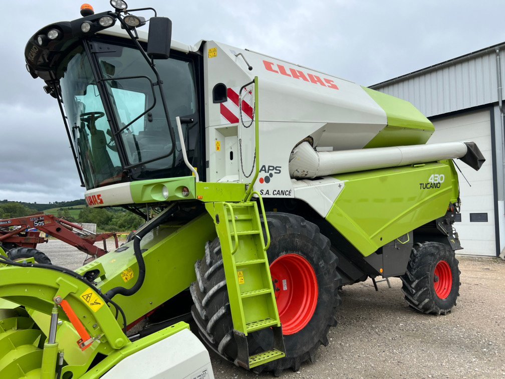 Mähdrescher van het type CLAAS Moissonneuse batteuse TUCANO 430 - TIER 3 Claas, Gebrauchtmaschine in L'Isle-en-Dodon (Foto 1)