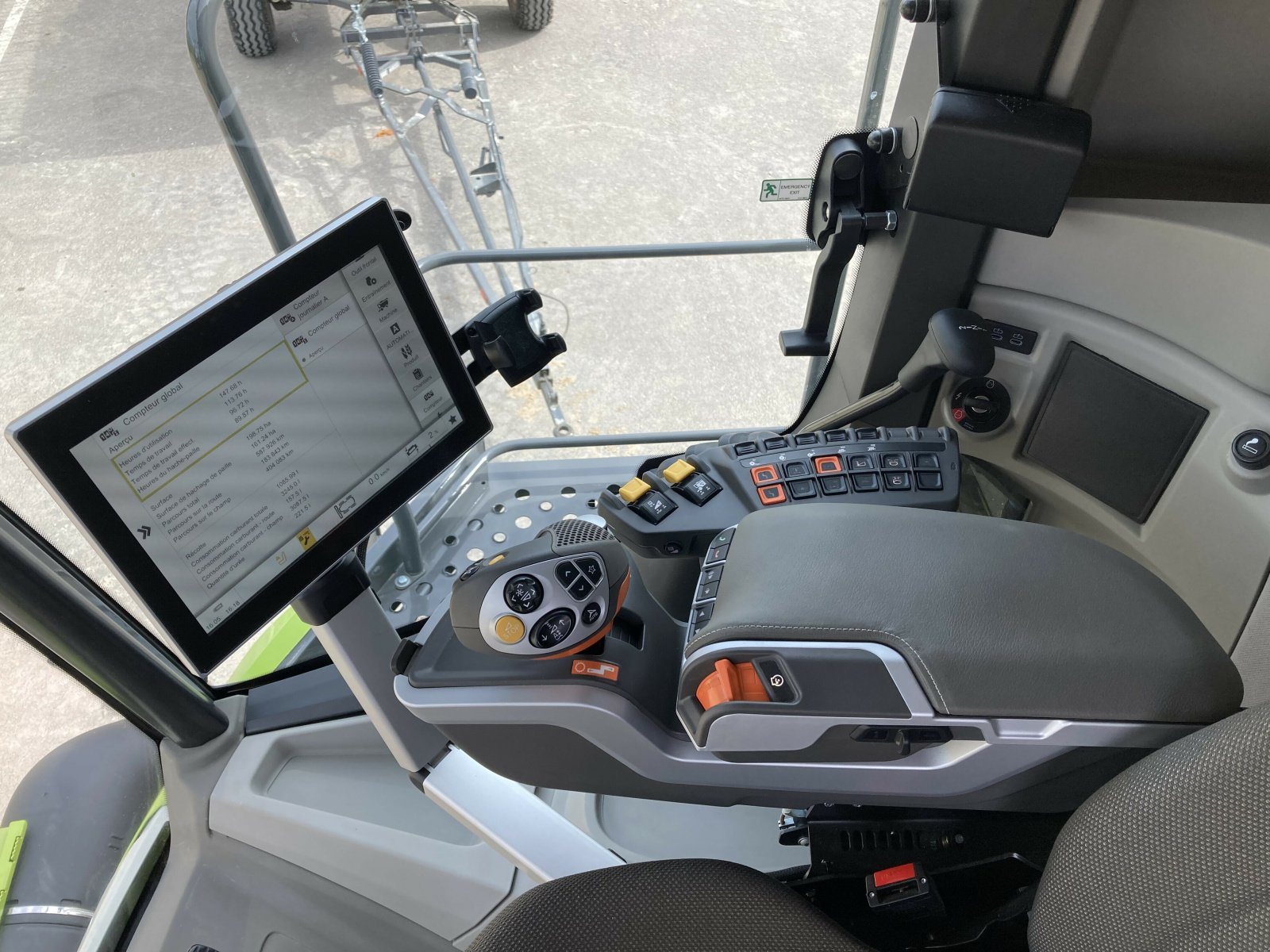 Mähdrescher des Typs CLAAS TRION 520, Gebrauchtmaschine in LAIGNES (Bild 7)