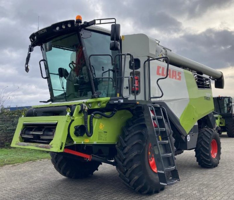 Mähdrescher des Typs CLAAS TRION 530, Gebrauchtmaschine in Hockenheim (Bild 1)