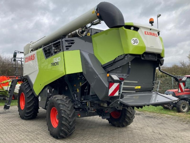 Mähdrescher des Typs CLAAS TRION 530, Gebrauchtmaschine in Hockenheim (Bild 3)