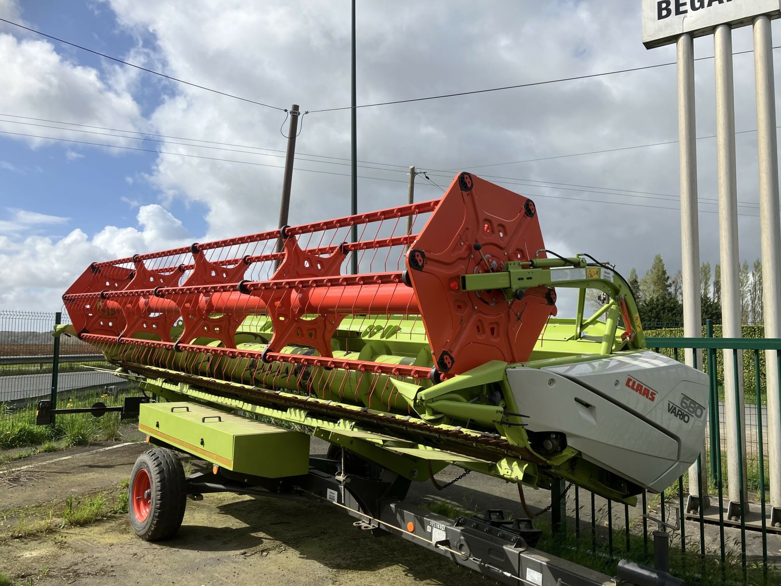 Mähdrescher of the type CLAAS TRION 650 TRADITION, Gebrauchtmaschine in BEGARD (Picture 2)