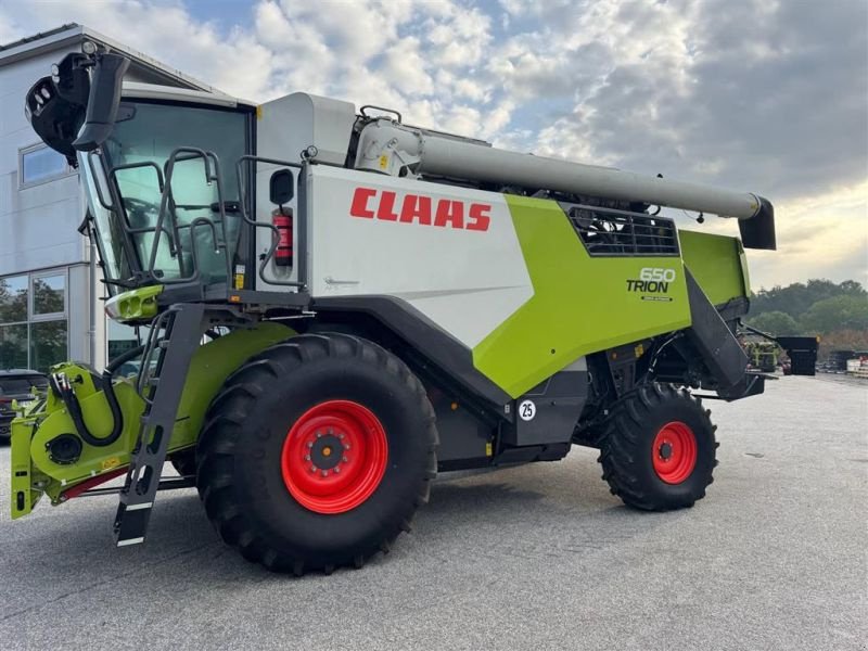 Mähdrescher del tipo CLAAS TRION 650, Gebrauchtmaschine en Arnstorf (Imagen 1)