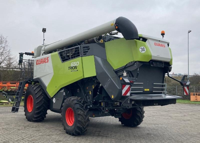 Mähdrescher des Typs CLAAS TRION 650, Gebrauchtmaschine in Hockenheim (Bild 2)