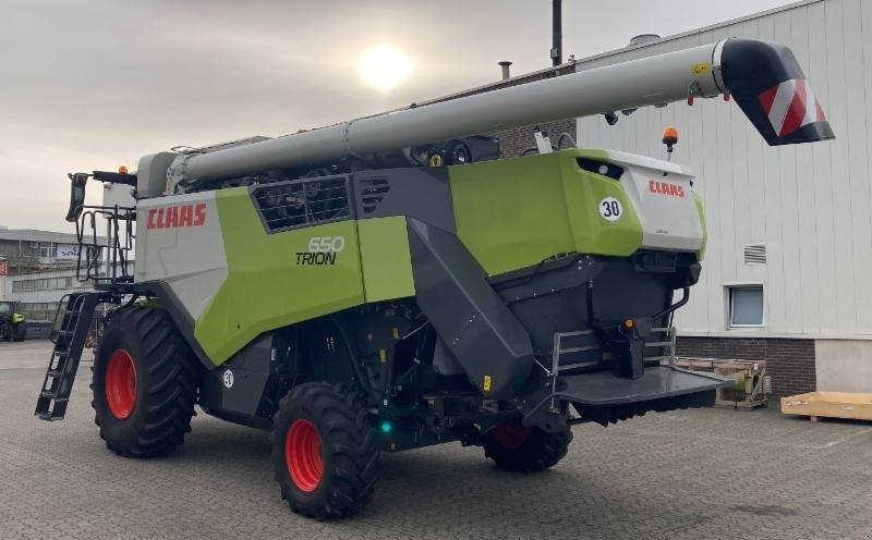 Mähdrescher des Typs CLAAS TRION 650, Gebrauchtmaschine in Hockenheim (Bild 2)