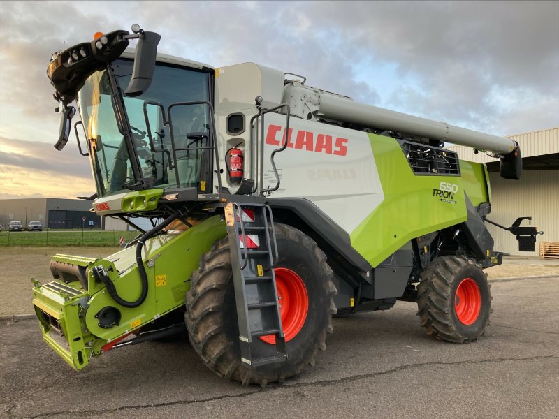 Mähdrescher des Typs CLAAS TRION 650, Gebrauchtmaschine in CHEMINOT (Bild 1)