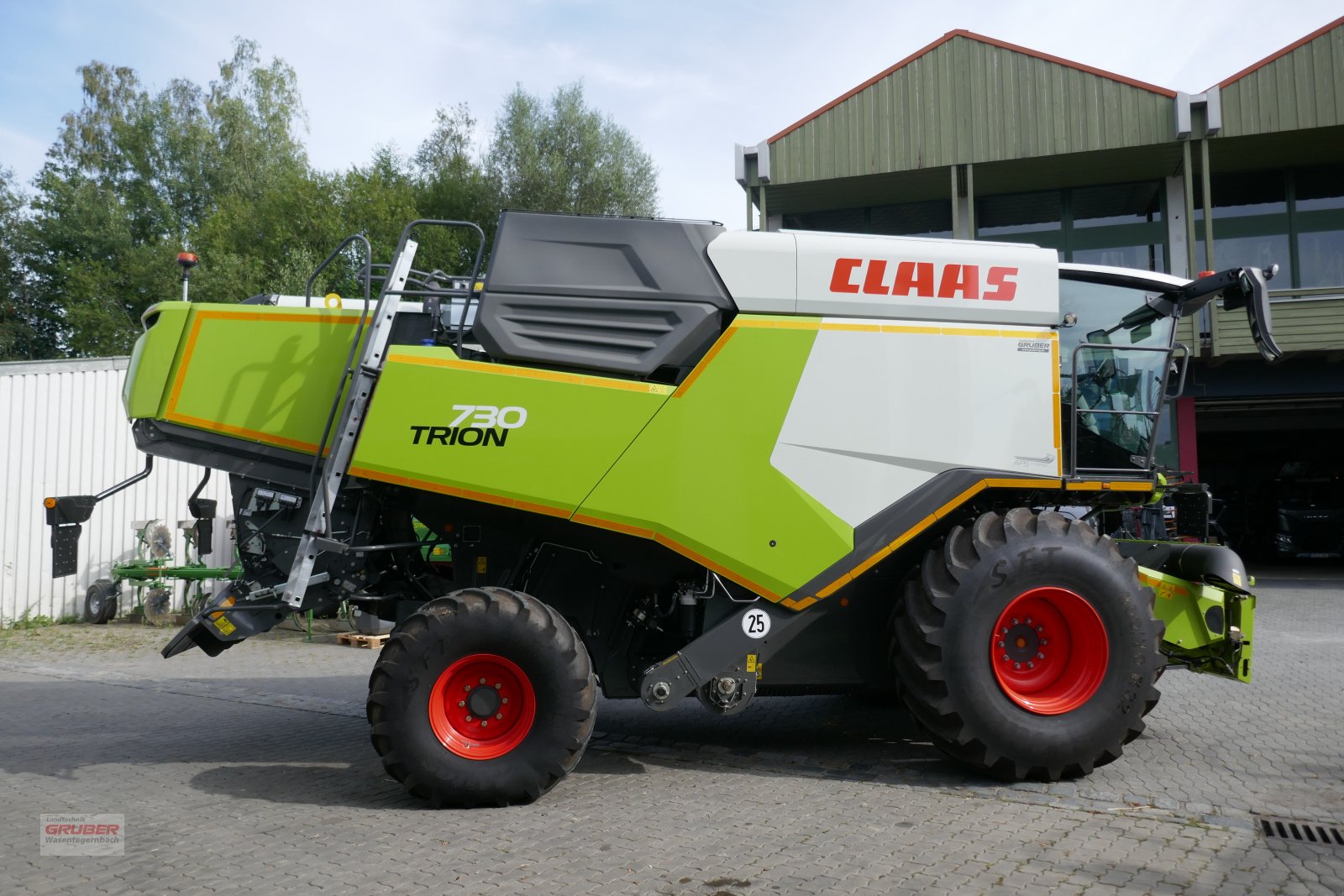 Mähdrescher des Typs CLAAS Trion 730, Gebrauchtmaschine in Dorfen (Bild 3)