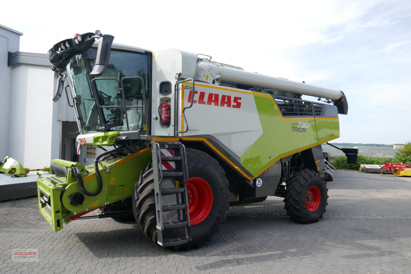 Mähdrescher des Typs CLAAS Trion 730, Gebrauchtmaschine in Dorfen (Bild 1)