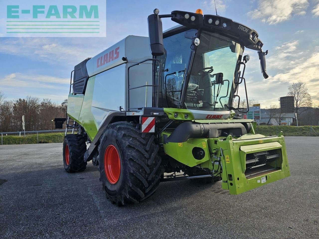 Mähdrescher del tipo CLAAS trion 740 montana 4x4, Gebrauchtmaschine In ILZ (Immagine 2)