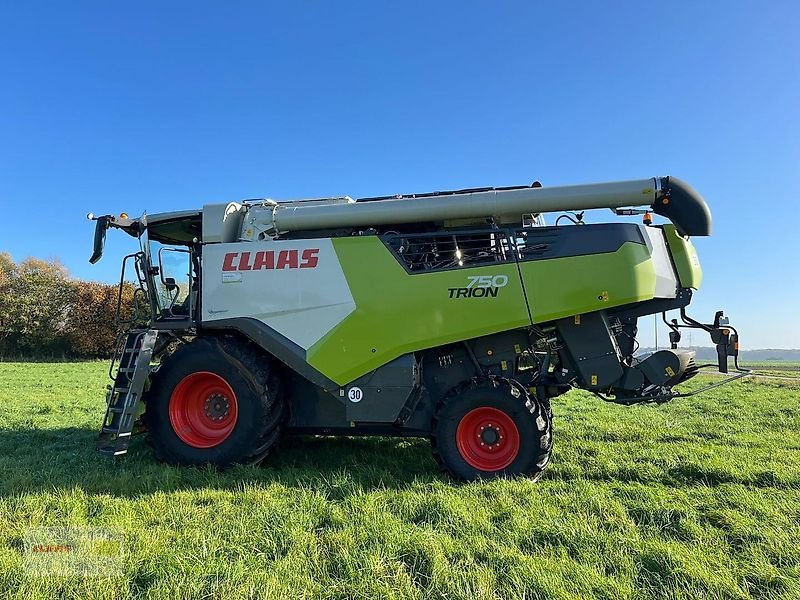 Mähdrescher of the type CLAAS Trion 750, Vorführmaschine in Bennigsen (Picture 1)