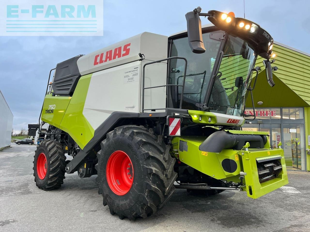 Mähdrescher типа CLAAS trion 750, Gebrauchtmaschine в PONTIVY (56 - MORBIHAN) (Фотография 2)