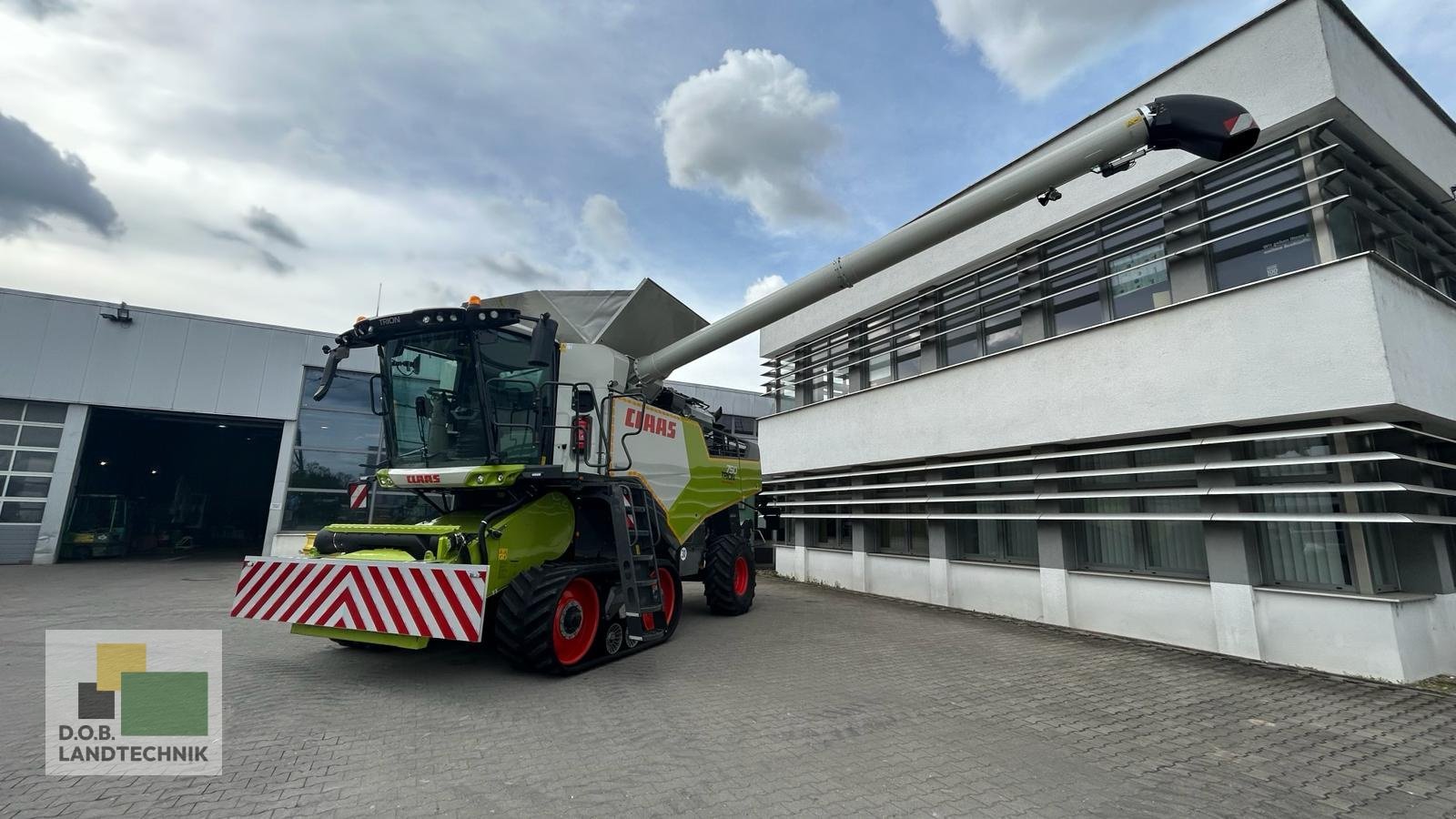 Mähdrescher del tipo CLAAS TRION 750, Gebrauchtmaschine In Regensburg (Immagine 1)