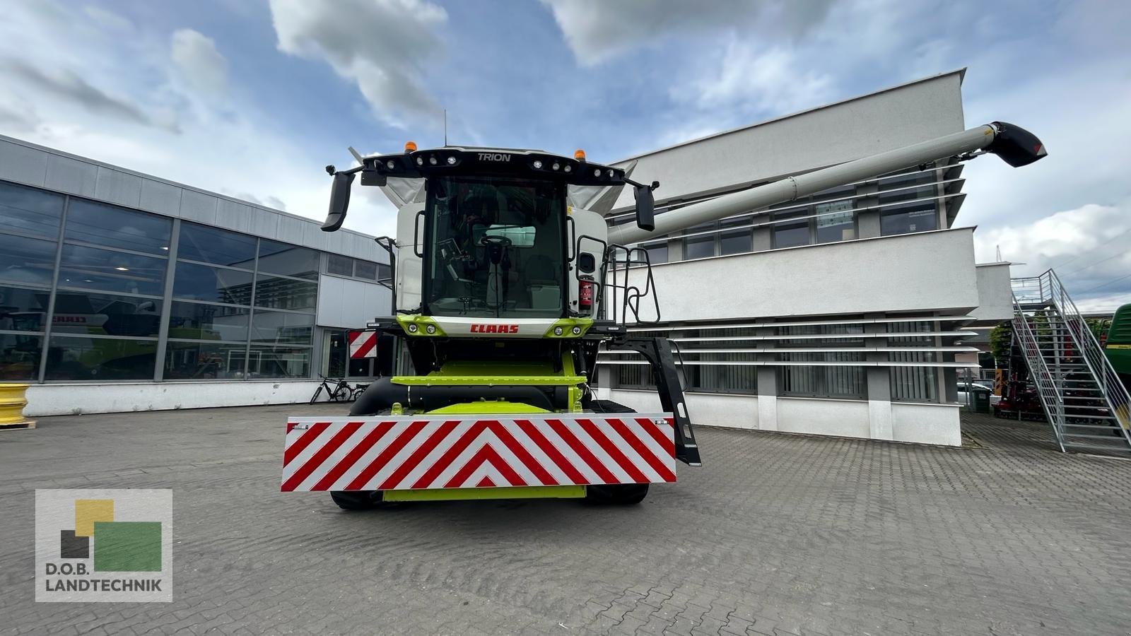 Mähdrescher van het type CLAAS TRION 750, Gebrauchtmaschine in Regensburg (Foto 2)