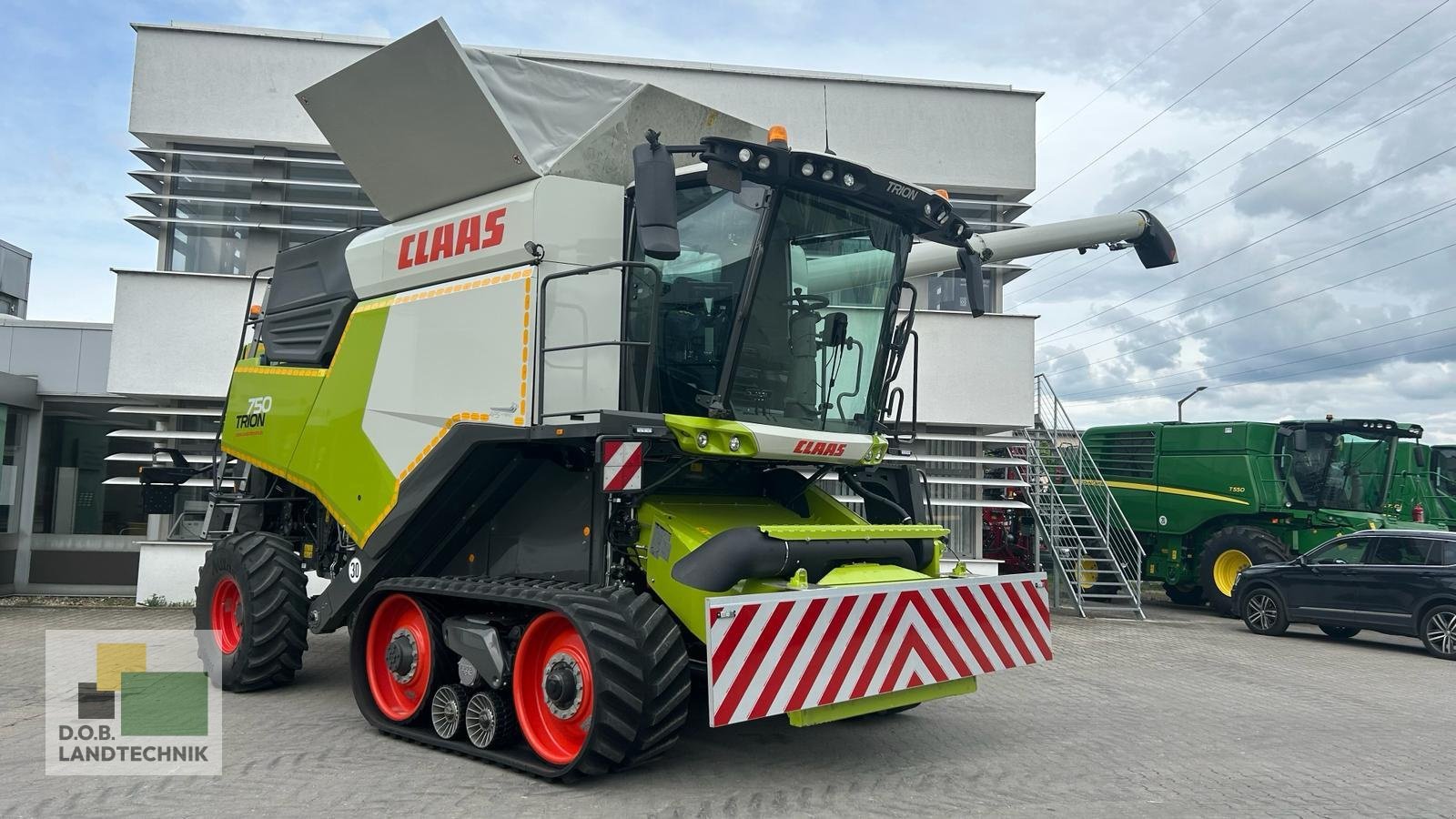 Mähdrescher van het type CLAAS TRION 750, Gebrauchtmaschine in Regensburg (Foto 3)