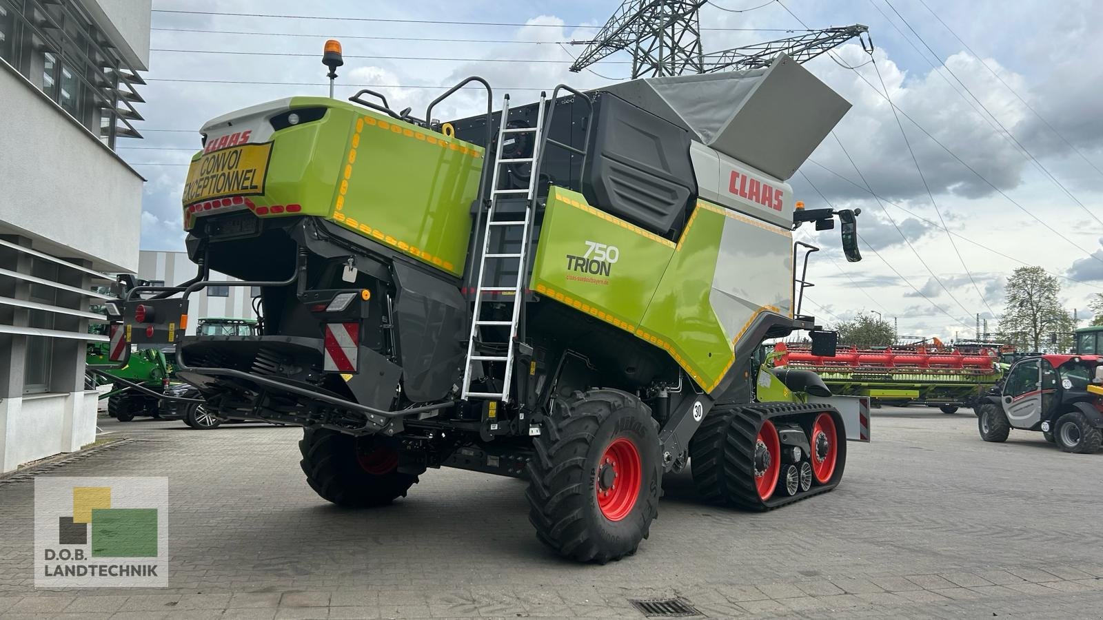 Mähdrescher del tipo CLAAS TRION 750, Gebrauchtmaschine en Regensburg (Imagen 5)