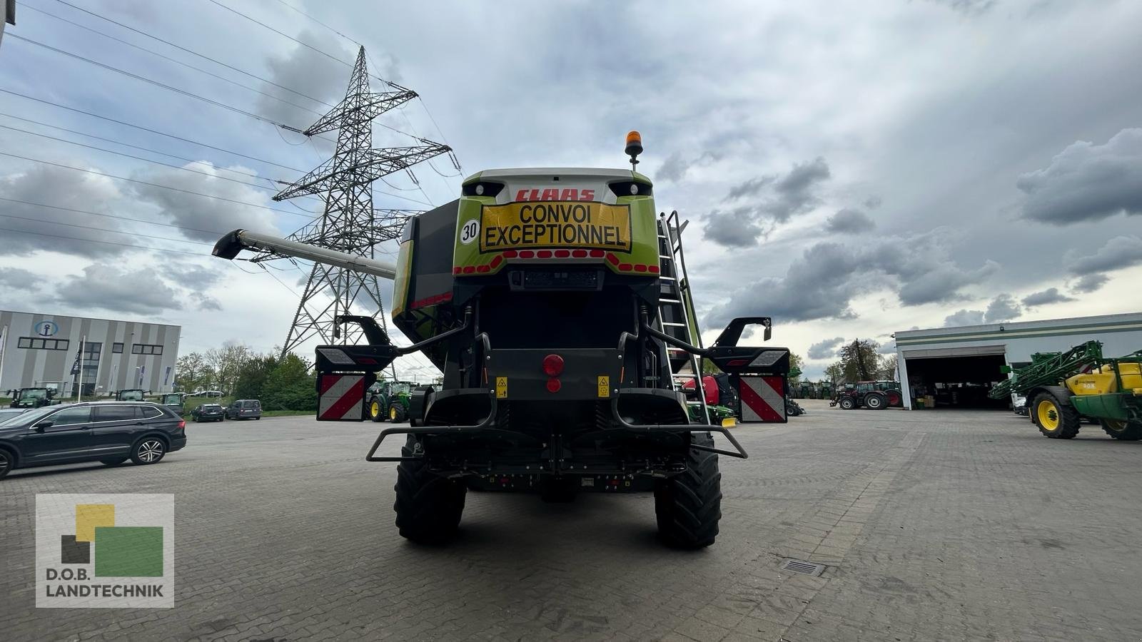 Mähdrescher van het type CLAAS TRION 750, Gebrauchtmaschine in Regensburg (Foto 8)