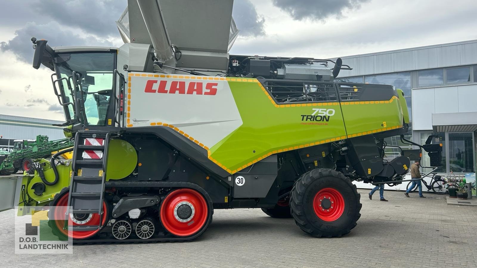 Mähdrescher za tip CLAAS TRION 750, Gebrauchtmaschine u Regensburg (Slika 9)