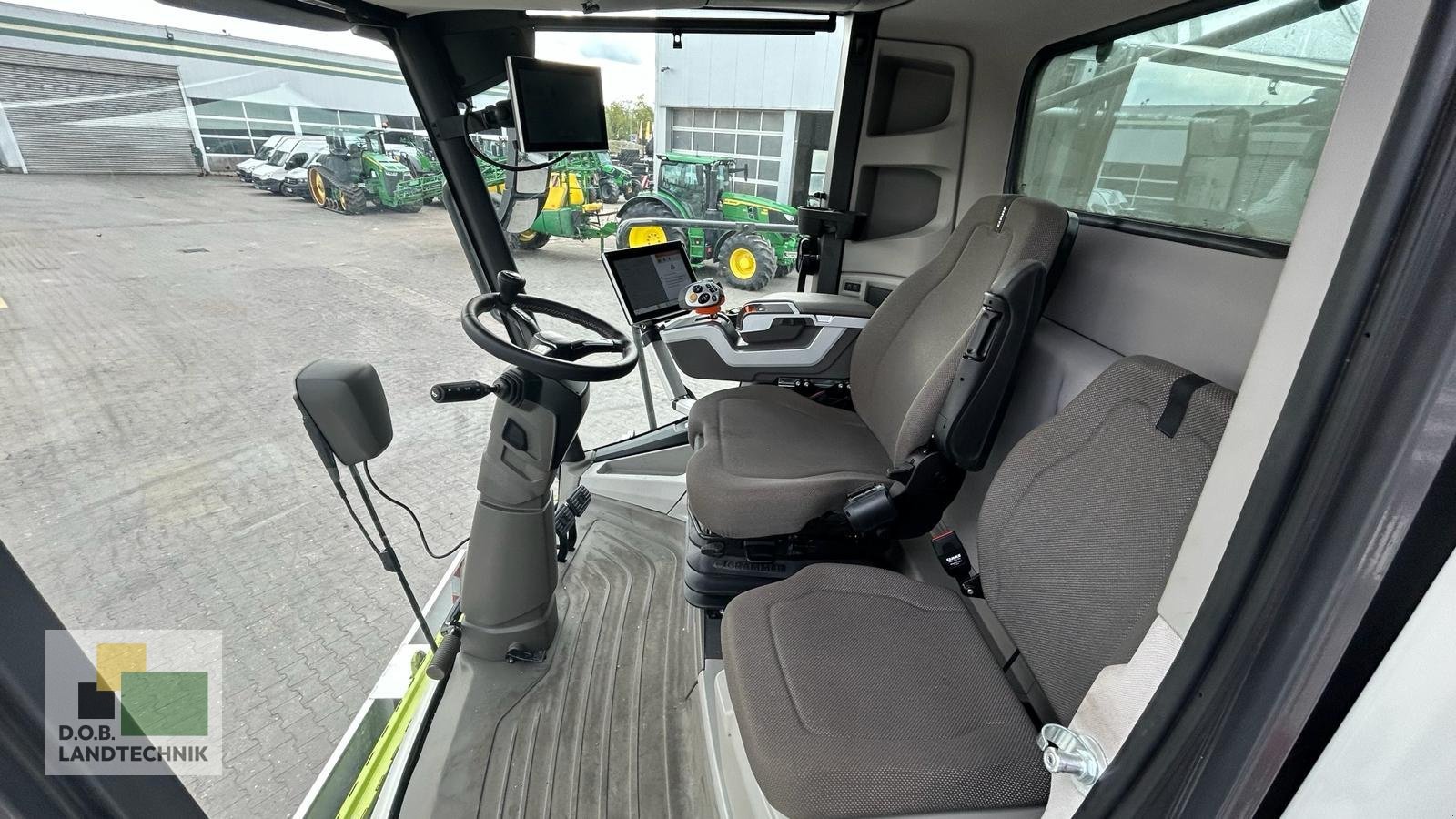 Mähdrescher от тип CLAAS TRION 750, Gebrauchtmaschine в Regensburg (Снимка 10)