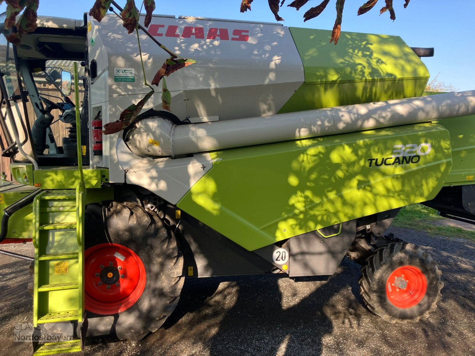 Mähdrescher des Typs CLAAS Tucano 320 + C 490, Gebrauchtmaschine in Altenstadt a.d. Waldnaab (Bild 4)