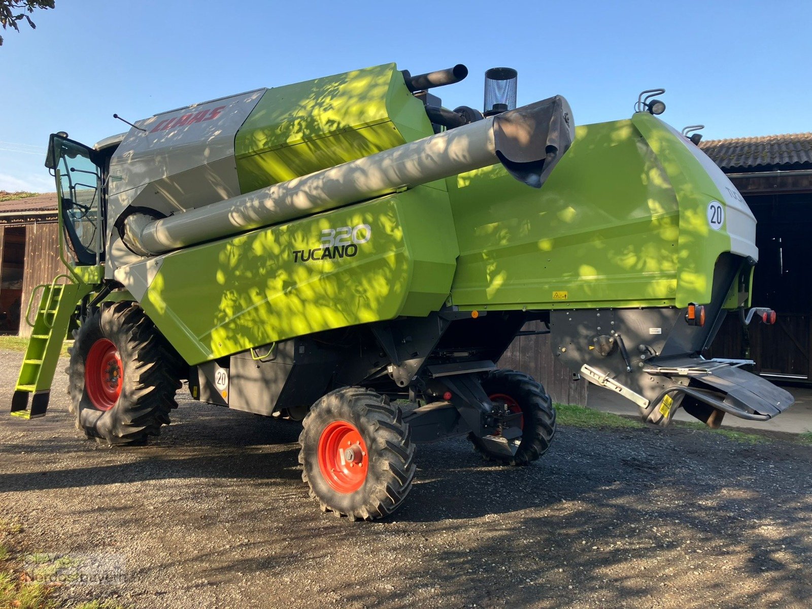 Mähdrescher van het type CLAAS Tucano 320 + C 490, Gebrauchtmaschine in Altenstadt a.d. Waldnaab (Foto 5)