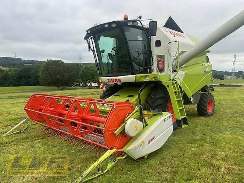 Mähdrescher des Typs CLAAS Tucano 320 mit C430, Gebrauchtmaschine in Steinau-Rebsdorf (Bild 2)