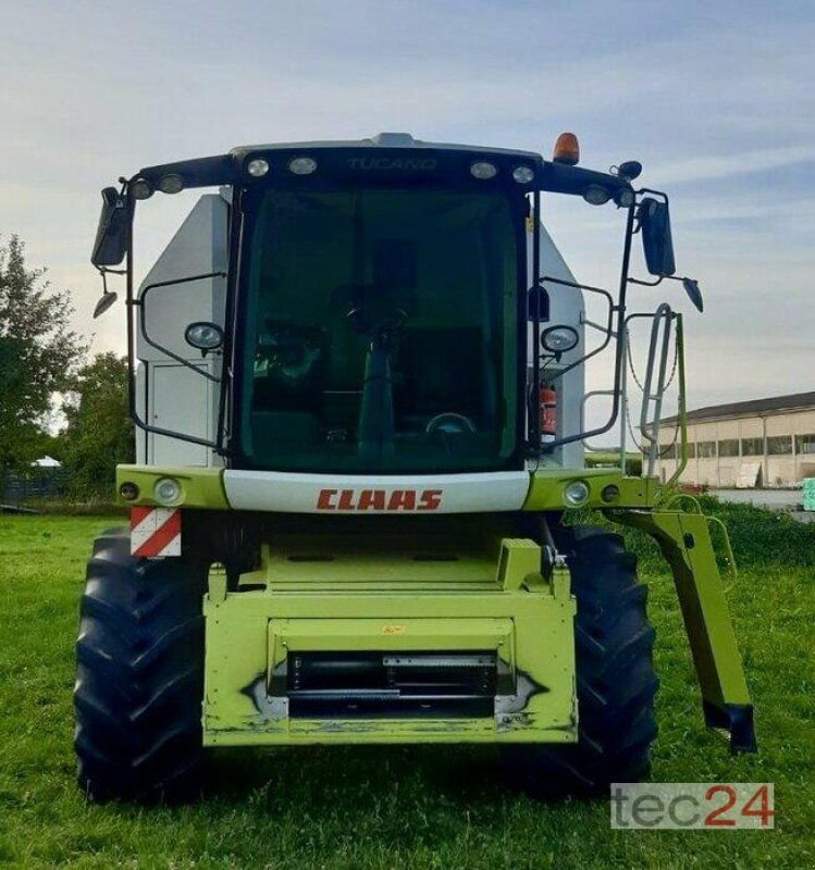 Mähdrescher typu CLAAS Tucano 320 mit Schneidwerk, Gebrauchtmaschine v Östringen (Obrázek 1)