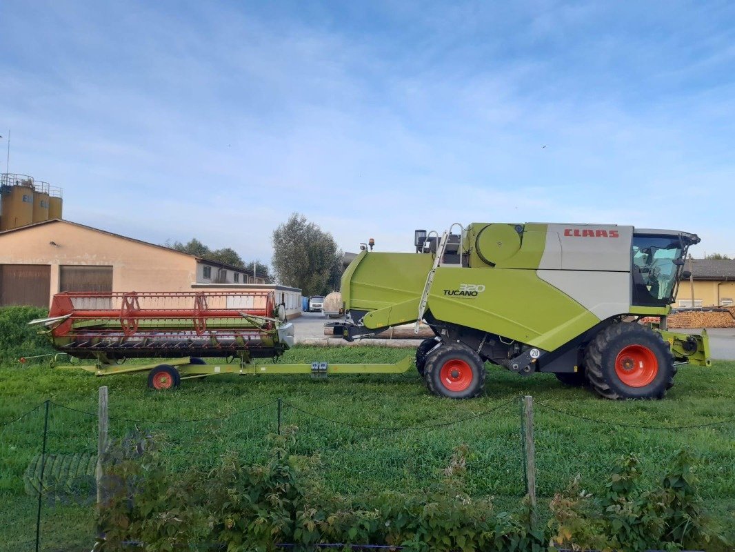 Mähdrescher des Typs CLAAS Tucano 320, Gebrauchtmaschine in Schutterzell (Bild 1)