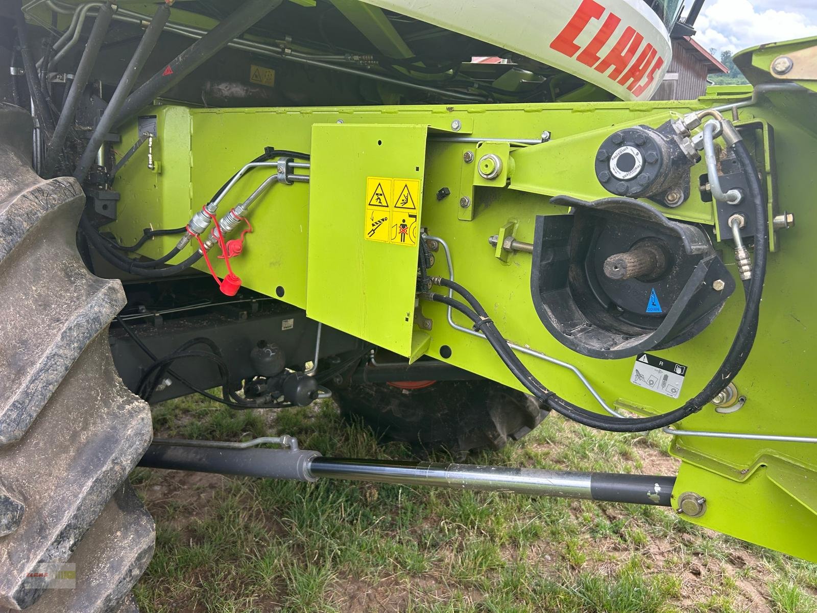 Mähdrescher des Typs CLAAS Tucano 320, Gebrauchtmaschine in Osterburken (Bild 4)