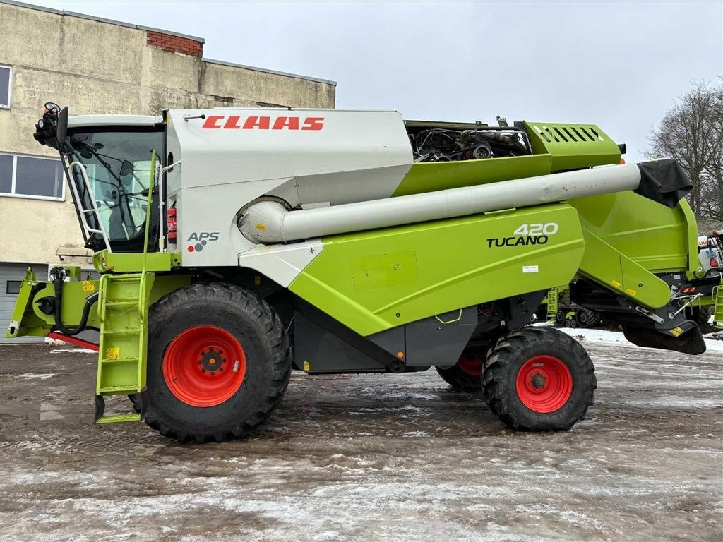 Mähdrescher типа CLAAS Tucano 420 Fin lille mini CLAAS Lexion. RYSTER. Med skærebord C540. Ring til Ulrik på 40255544. Jeg snakker Jysk, tysk og engelsk., Gebrauchtmaschine в Kolding (Фотография 1)