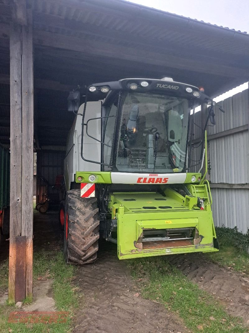 Mähdrescher des Typs CLAAS TUCANO 420 - Stage V, Gebrauchtmaschine in Suhlendorf (Bild 1)