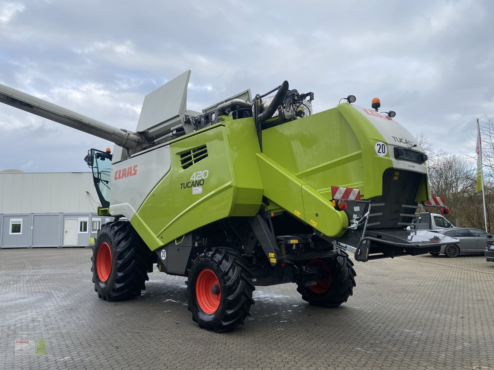 Mähdrescher des Typs CLAAS Tucano 420, Gebrauchtmaschine in Vohburg (Bild 3)