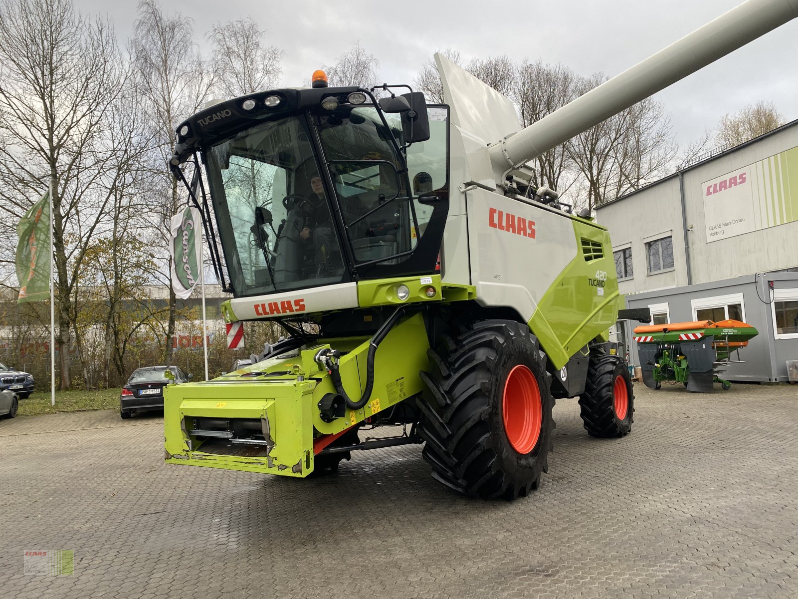 Mähdrescher des Typs CLAAS Tucano 420, Gebrauchtmaschine in Vohburg (Bild 4)