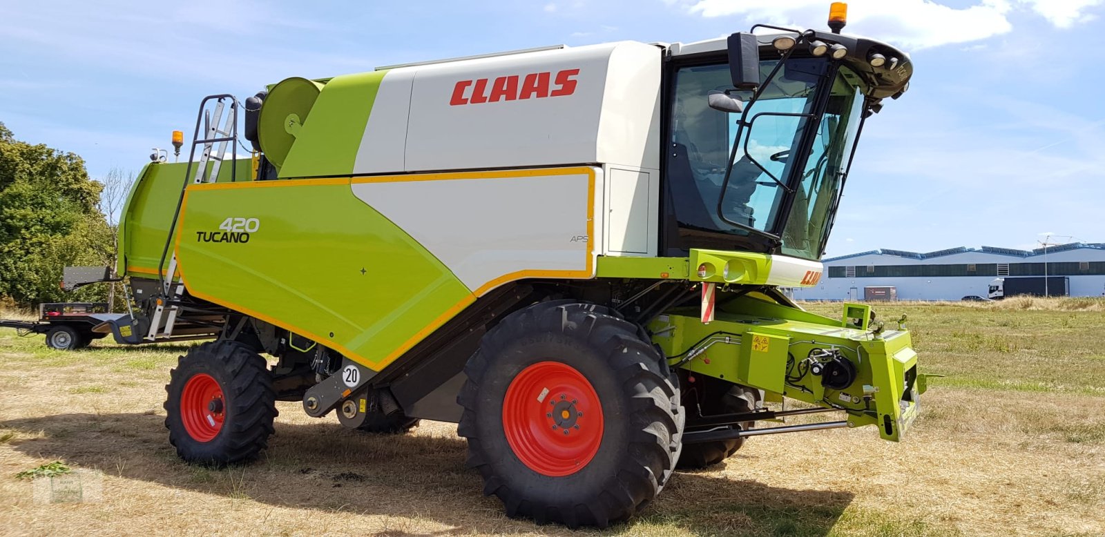 Mähdrescher of the type CLAAS Tucano 420, Gebrauchtmaschine in Gross-Bieberau (Picture 2)