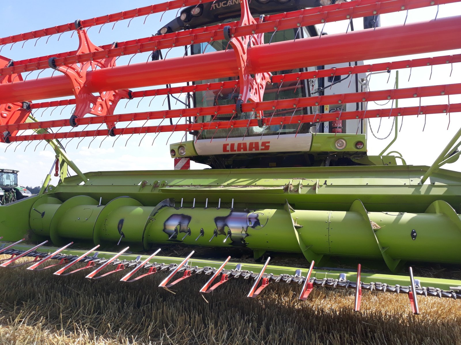 Mähdrescher van het type CLAAS Tucano 420, Gebrauchtmaschine in Kneitlingen (Foto 24)