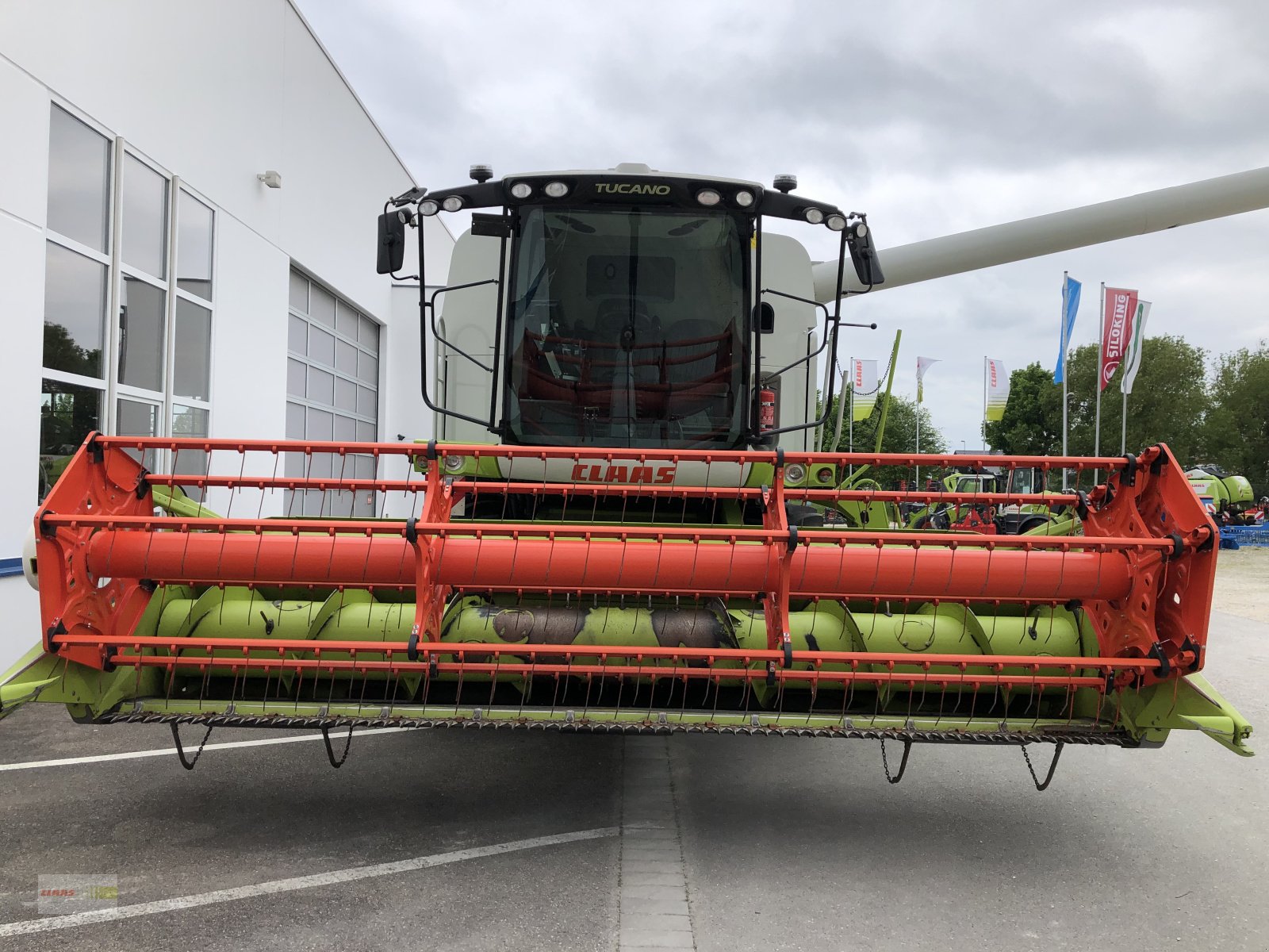 Mähdrescher des Typs CLAAS Tucano 430 PREIS REDUZIERT !!!, Gebrauchtmaschine in Langenau (Bild 1)